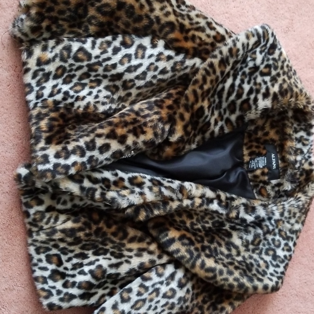 Short Cape jacket